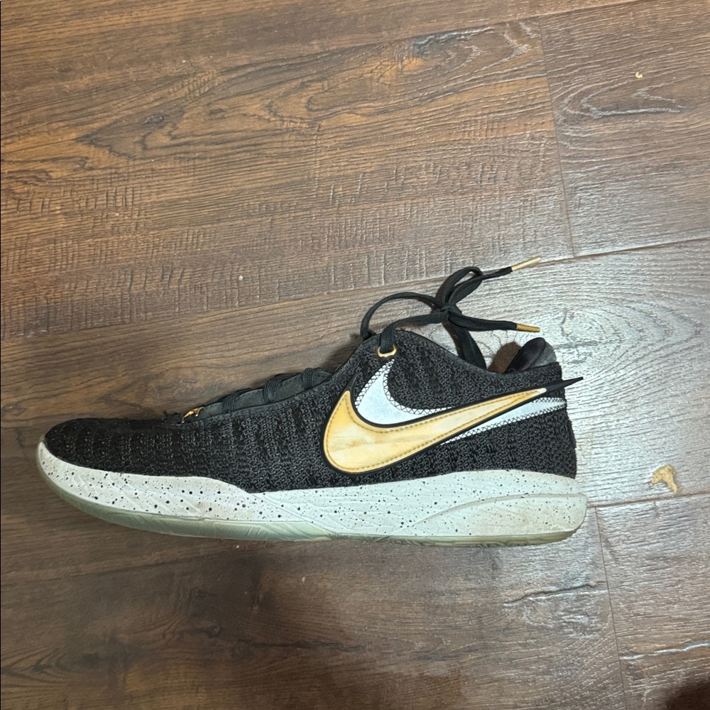 Lebron 20 “Black Metallic Gold” Heavily Worn